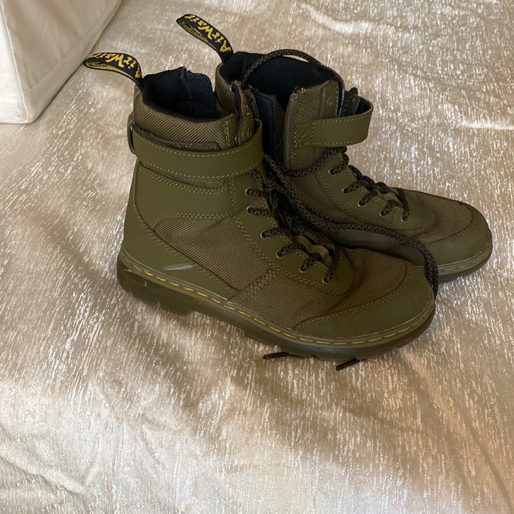 Dr Martens combs tech J size 4